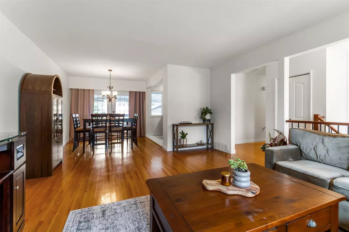 Dining Area Photo of 444 Lakeview Street, Coquitlam, BC