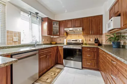 Breakfast Nook Photo of 444 Lakeview Street, Coquitlam, BC