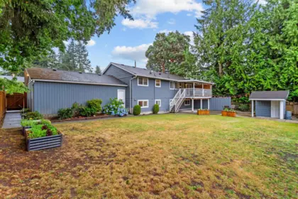 Garden / Landscaping Photo of 444 Lakeview Street, Coquitlam, BC