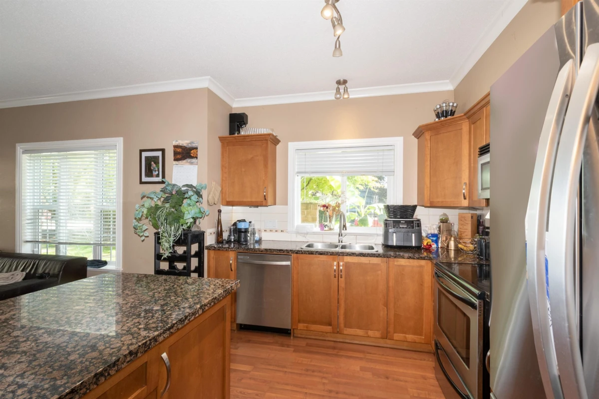 Dining Area Photo of 101 20286 53a Avenue, Langley, BC