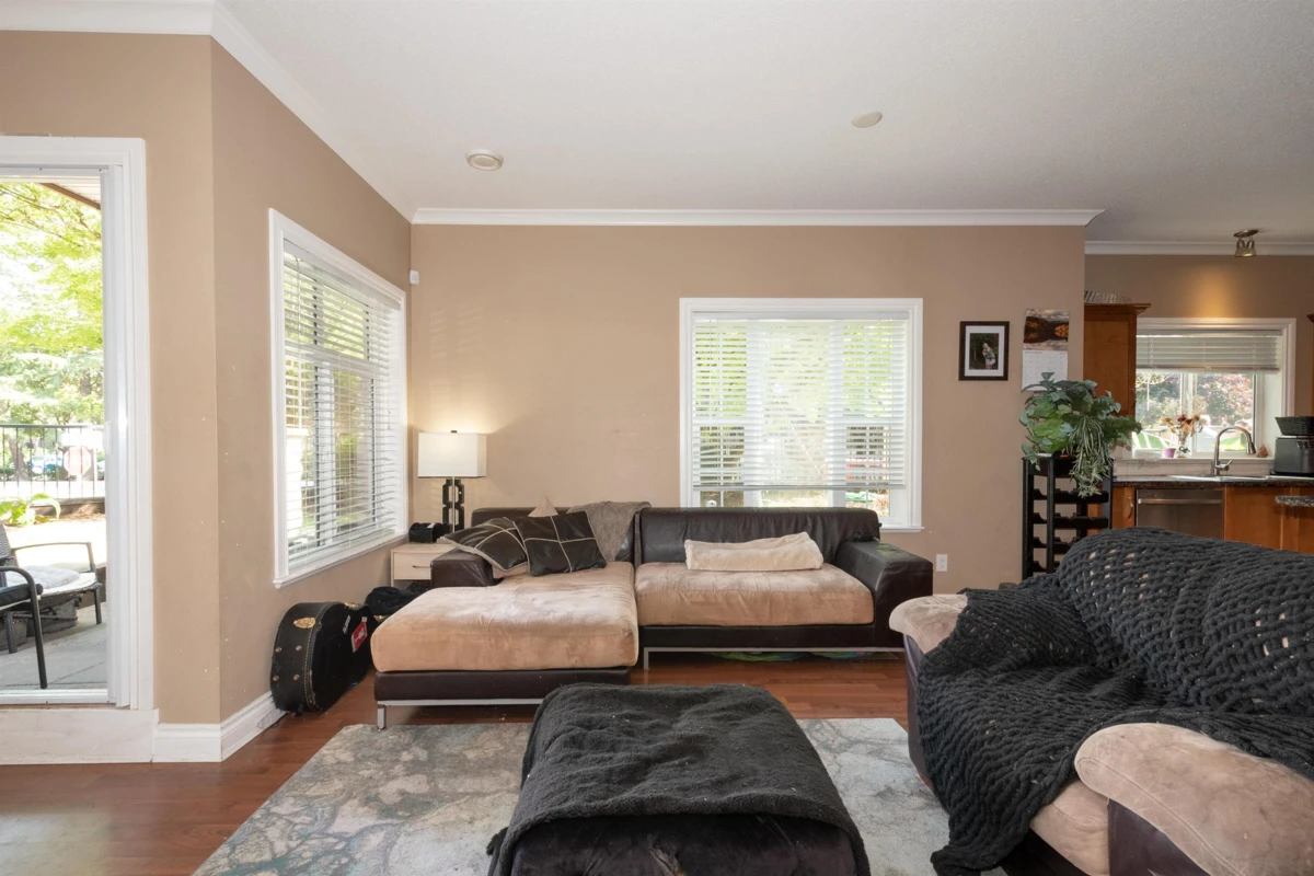 Living Room Photo of 101 20286 53a Avenue, Langley, BC