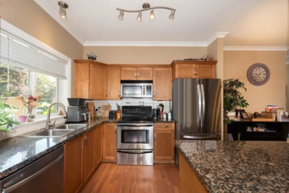 Kitchen Photo of 101 20286 53a Avenue, Langley, BC
