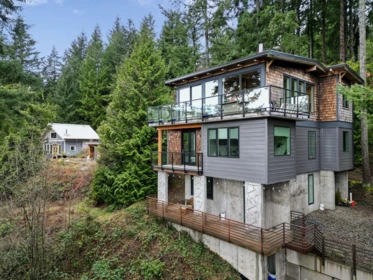 1572 Mountain Road, Gibsons, BC, Gibsons — Single Family Residence for sale