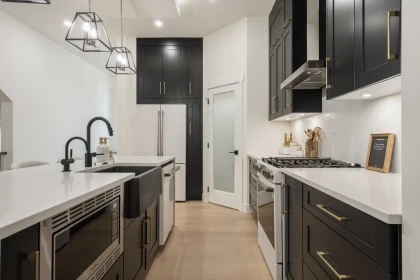Kitchen Island Photo of 10108 Elderberry Crescent, Surrey, BC