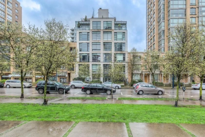 104 1168 Richards Street, Vancouver, BC, Vancouver — Townhouse for sale