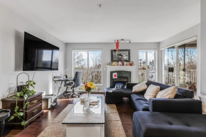Kitchen Photo of 406 13727 74 Avenue, Surrey, BC