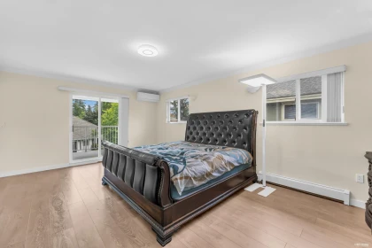 Kitchen Island Photo of 7882 165a Street, Surrey, BC