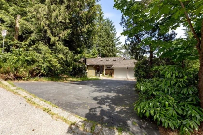 Family Room Photo of 1890 Charles Street, Port Moody, BC