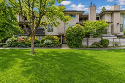 10582 Holly Park Lane, Surrey, BC, Surrey — Townhouse for sale