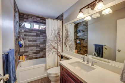 Entry Foyer Photo of 2986 Albion Drive, Coquitlam, BC