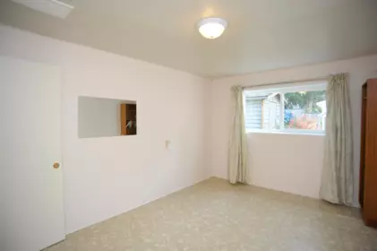 Entry Foyer Photo of 12754 15 Avenue, Surrey, BC