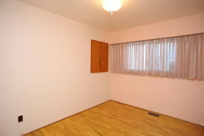 Powder Room Photo of 12754 15 Avenue, Surrey, BC