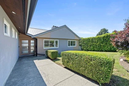 Living Room Photo of 14380 Sunset Drive, White Rock, BC