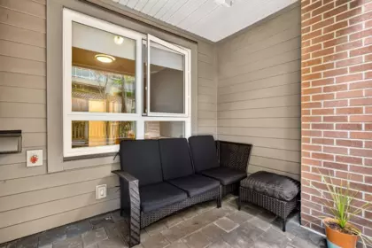 Entry Foyer Photo of 106 15188 29a Avenue, Surrey, BC