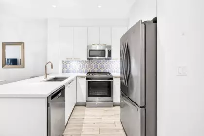 Primary Bathroom Photo of 106 15188 29a Avenue, Surrey, BC