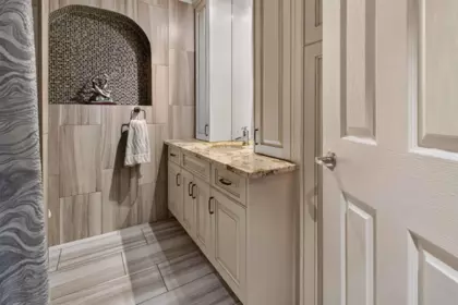 Guest Bathroom Photo of 31663 Townshipline Avenue, Mission, BC