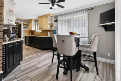 Kitchen Island Photo of 31663 Townshipline Avenue, Mission, BC