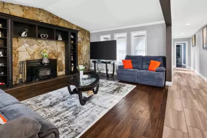 Living Room Photo of 31663 Townshipline Avenue, Mission, BC