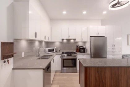 404 2666 Duke Street, Vancouver, BC, Vancouver — Apartment/Condo for sale