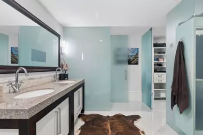 Entry Foyer Photo of 304 1102 Hornby Street, Vancouver, BC