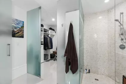 Hallway Photo of 304 1102 Hornby Street, Vancouver, BC