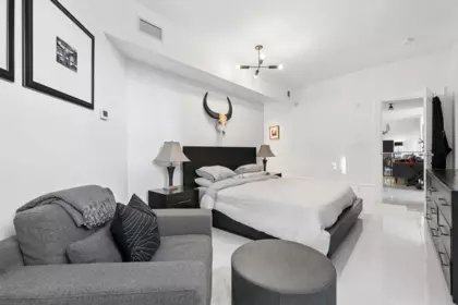 Office / Den Photo of 304 1102 Hornby Street, Vancouver, BC