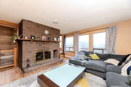 Breakfast Nook Photo of 4934 Geer Road, Sechelt, BC