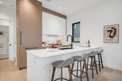 Kitchen Island Photo of 2 4023 W 18th Avenue, Vancouver, BC