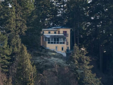 313 Skyline Drive, Gibsons, BC, Gibsons — Single Family Residence for sale