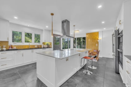 Breakfast Nook Photo of 4621 Caulfeild Drive, West Vancouver, BC