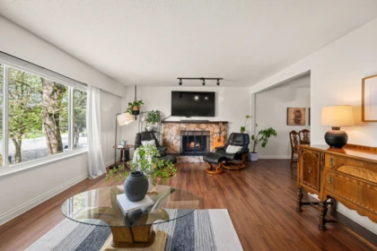 Dining Area Photo of 5866 179a Street, Surrey, BC