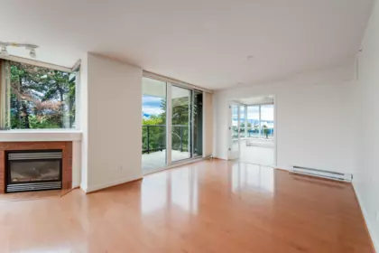 Kitchen Island Photo of 317 1425 W 6th Avenue, Vancouver, BC