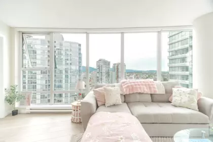 Kitchen Island Photo of 2308 111 W Georgia Street, Vancouver, BC