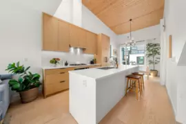 224 650 E 2nd Street, North Vancouver, BC