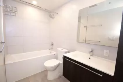 Primary Bathroom Photo of 1512 285 E 10th Avenue, Vancouver, BC