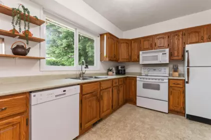 Walk-In Closet Photo of 45992 Silver Avenue, Chilliwack, BC