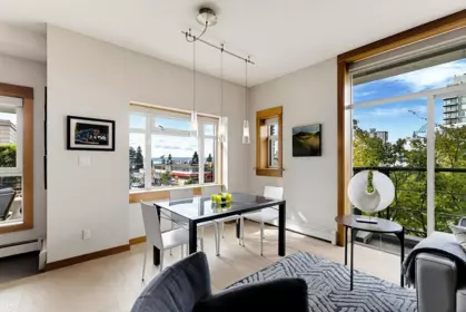 Kitchen Island Photo of 202 550 17th Street, West Vancouver, BC