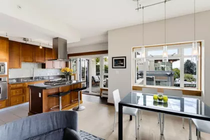 Kitchen Photo of 202 550 17th Street, West Vancouver, BC