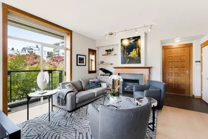 Living Room Photo of 202 550 17th Street, West Vancouver, BC