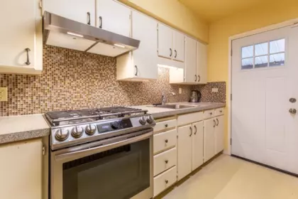 Laundry Room Photo of 13221 112b Avenue, Surrey, BC
