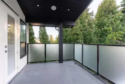 Hallway Photo of 16035 10a Avenue, Surrey, BC