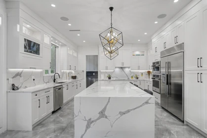 Kitchen Island Photo of 16035 10a Avenue, Surrey, BC