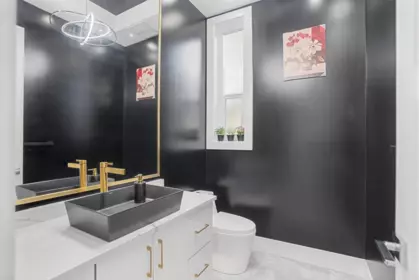 Primary Bathroom Photo of 16035 10a Avenue, Surrey, BC