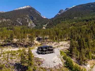 Garden / Landscaping Photo of 9333 Warbler Way, Whistler, BC