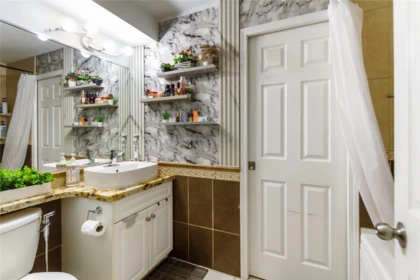 Office / Den Photo of 2 1383 Brunette Avenue, Coquitlam, BC