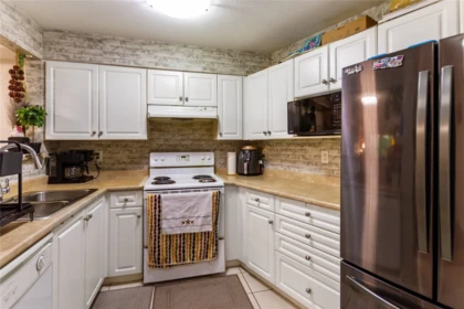 Primary Bedroom Photo of 2 1383 Brunette Avenue, Coquitlam, BC