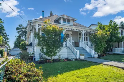 704 Sixteenth Street, New Westminster, BC, New westminster — Single Family Residence for sale