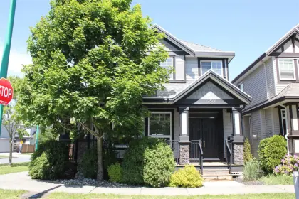 19501 71a Avenue, Surrey, BC, Surrey — Single Family Residence for sale