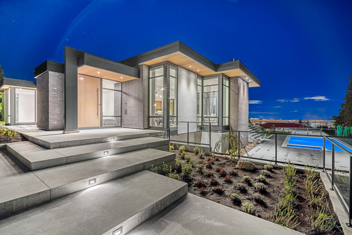 Dining Area Photo of 1015 Greenwood Place, West Vancouver, BC