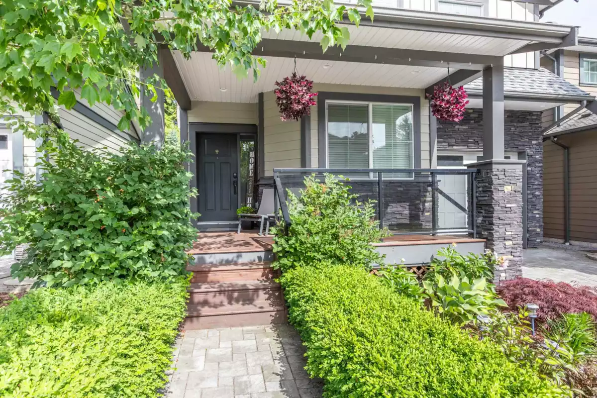 Living Room Photo of 4 1488 Victoria Drive, Port Coquitlam, BC